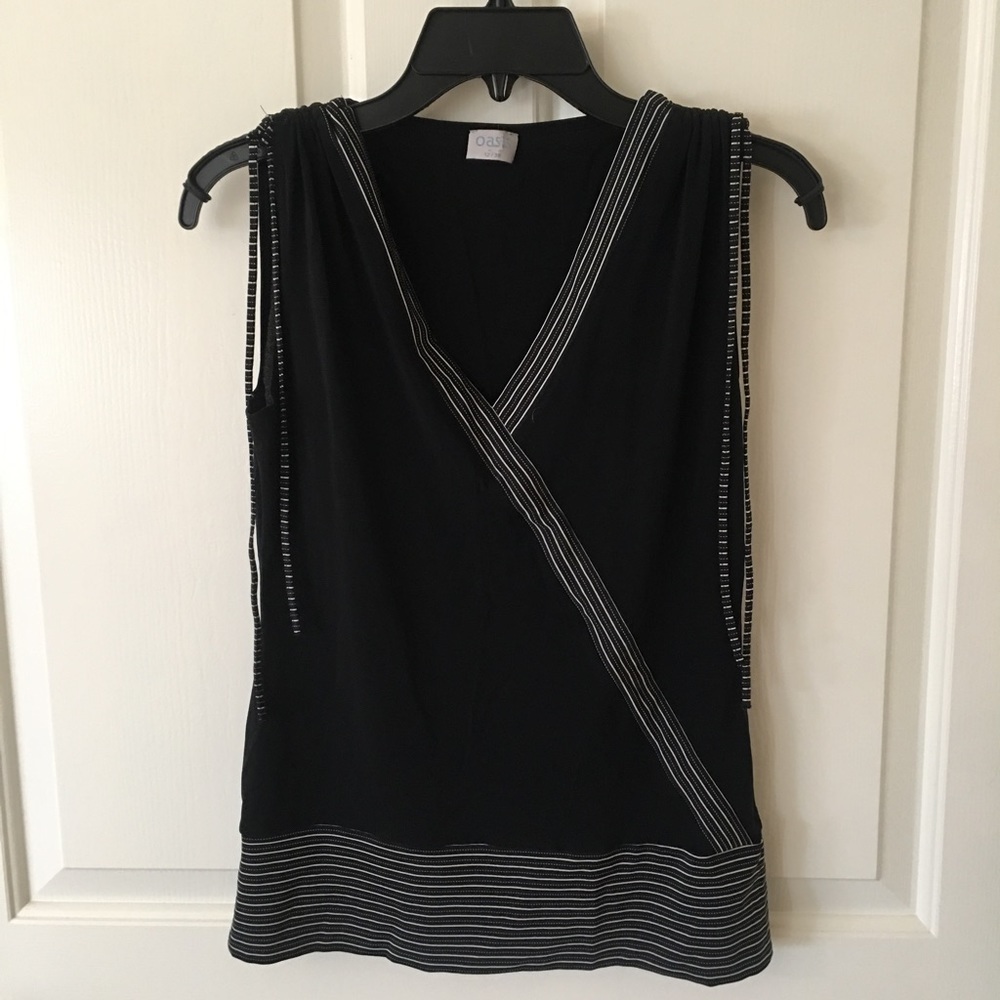 Black tank top with black/white detail 
Size small/medium
